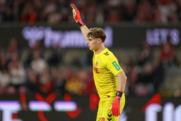 Cologne, Germany, 25 10 24 Goalkeeper Jonas Urbig 1 FC Koeln gestures, gestures during the 2 Bundesliga match between 1 FC Köln SC Paderborn at RheinEnergieSTADION on October 25, 2024 in Cologne, Germany Köln ReihnEnergieSTADION Germany Copyright: xStefanxBrauerx xBrauer-Fotoagentx