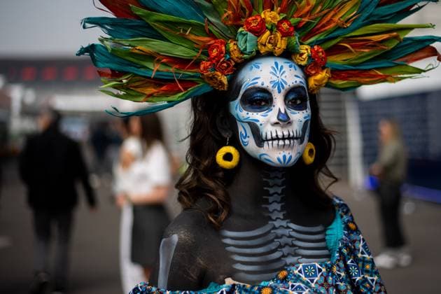 La Catrina Calvera performer for the Day of the Dead Dias de los Muertos, MEX, Formula 1 World Championship, Grand Prix of Mexico City, Autodromo Hermanos Rodriguez, arrival of the drivers, 25 10 2024 MEX, Formula 1 World Championship, Grand Prix of Mexico City, Autodromo Hermanos Rodriguez, arrival of the drivers, 25 10 2024 Mexico City Copyright: xEibner-Pressefoto Memmlerx EP_MMR