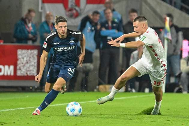 from left in duel Marcel Hoffmeier Paderborn 33 Tim Lemperle Koeln 19 25 10 2024 Soccer 1 FC Koeln vs SC Paderborn 07, Rheinenergiestadion, Koeln, DFB DFL REGULATIONS PROHIBIT ANY USE OF PHOTOGRAPHS AS IMAGE SEQUENCES AND OR QUASI VIDEO NRW Germany Copyright: xpepphotox xHorstxMauelshagenx pep00321, pep_20241025_hm_0463