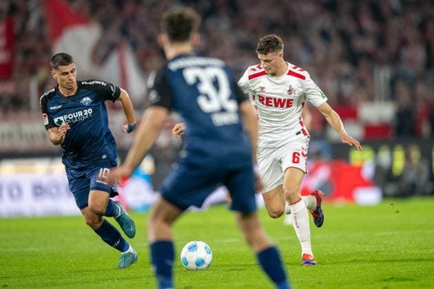 25 10 2024, Soccer 2 Bundesliga, Season 2024 2025, Matchday 10, 1 FC Köln vs SC Paderborn at RheinEnergieStadion in Cologne duel between Koen Kostons SC Paderborn, 10 and Eric Martel 1 FC Koeln, 06 Important note In accordance with the regulations of the DFL German Football League and the DFB German Football Association, it is prohibited to utilize or have utilized photographs taken in the stadium and or of the match in the form of sequential images and or video-like photo series Foto Kirchner Media TH Copyright: xKirchner-Media THx