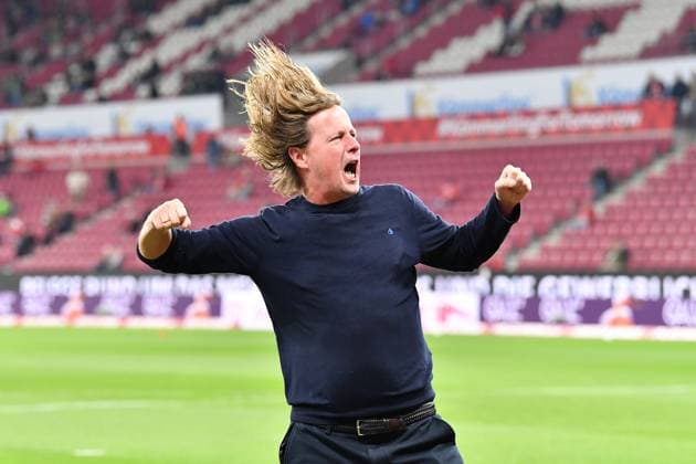 Sport Themen der Woche KW43 Sport Bilder des Tages Fußball 1. Bundesliga 8. Spieltag 1. FSV Mainz 05 - Borussia Mönchengladbach am 25.10.2024 in der Mewa Arena in Mainz Bo Henriksen ( Trainer Cheftrainer Mainz ) jubelt vor dem Spiel DFL regulations prohibit any use of photographs as image sequences and or quasi-video. *** Soccer 1 Bundesliga 8 Matchday 1 FSV Mainz 05 Borussia Mönchengladbach on 25 10 2024 at the Mewa Arena in Mainz Bo Henriksen coach head coach Mainz cheers before the match DFL regulations prohibit any use of photographs as image sequences and or quasi video xJKx