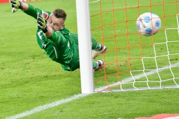 Markus Schubert Paderborn 30 concedes the goal for 1 0 Goalscorer Jan Thielmann Koeln 29 25 10 2024 Soccer 1 FC Koeln vs SC Paderborn 07, Rheinenergiestadion, Koeln, DFB DFL REGULATIONS PROHIBIT ANY USE OF PHOTOGRAPHS AS IMAGE SEQUENCES AND OR QUASI VIDEO NRW Germany Copyright: xpepphotox xHorstxMauelshagenx pep00321, pep_20241025_hm_1183