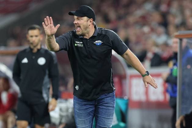 GER, 2 FBL 1 FC Koeln vs SC Paderborn 25 10 2024, Rheinenergie Stadion, Koeln, GER, 2 FBL 1 FC Koeln vs SC Paderborn, in the picture Åukasz Kwasniok Trainer Headcoach Paderborn , gets very upset, gestures, facial expressions, emotions, dissatisfied disappointed dejected, nordphotoxGmbHx xMeuter nph00351