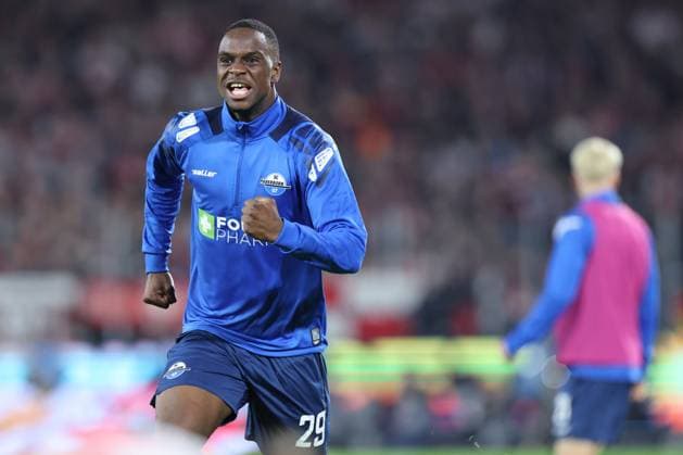 GER, 2 FBL 1 FC Koeln vs SC Paderborn 25 10 2024, Rheinenergie Stadion, Koeln, GER, 2 FBL 1 FC Koeln vs SC Paderborn, in the picture after the end of the match the Paderborn players are happy about the victory Ilyas Ansah Paderborn 29 , nordphotoxGmbHx xMeuter nph00351