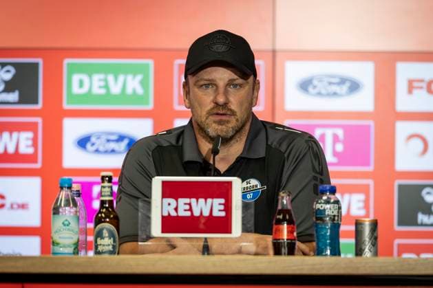 1 FC Köln SC Paderborn 07, 25 10 2024 Lukas Kwasniok head coach SC Paderborn 07 at the press conference 10 matchday of Bundesliga 2, 1 FC Köln SC Paderborn 07 on 25 10 2024 at RheinEnergie Stadion in Cologne THE DFL REGULATIONS PROHIBIT ANY USE OF PHOTOS AS PICTURE SEQUENCES AND OR QUASI VIDEO Copyright: xBEAUTIFULxSPORTS AxelxKohringx