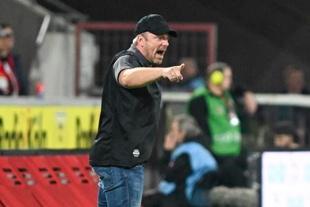 Lukasz Kwasniok Paderborn Coach Gesture Gesture Gestured Mimic Strong Facial Expression Emotion 25 10 2024 Soccer 1 FC Koeln vs SC Paderborn 07, Rheinenergiestadion, Koeln, DFB DFL REGULATIONS PROHIBIT ANY USE OF PHOTOGRAPHS AS IMAGE SEQUENCES AND OR QUASI VIDEO NRW Germany Copyright: xpepphotox xHorstxMauelshagenx pep00321, pep_20241025_hm_0180