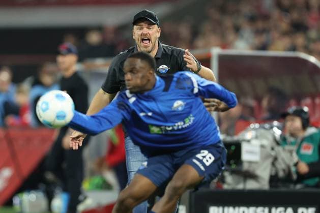 GER, 2 FBL 1 FC Koeln vs SC Paderborn 25 10 2024, Rheinenergie Stadion, Koeln, GER, 2 FBL 1 FC Koeln vs SC Paderborn, in the picture Åukasz Kwasniok Trainer Headcoach Paderborn , gets very upset, gestures, facial expressions, emotions, dissatisfied disappointed dejected, nordphotoxGmbHx xMeuter nph00351