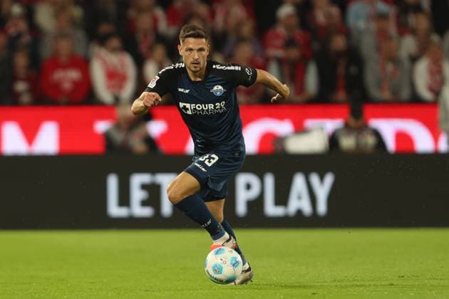 Marcel Hoffmeier SC Paderborn in action, on the ball, single action during the 2 Bundesliga match between 1 FC Köln and SC Paderborn 07, RheinEnergieStadion on October 25, 2024 in Cologne, Germany Photo by Oliver Kaelke DeFodi Images Marcel Hoffmeier SC Paderborn controls the ball during the 2 Bundesliga match between 1 FC Koeln and SC Paderborn 07 at RheinEnergieStadion on October 25, 2024 in Cologne, Germany Photo by Oliver Kaelke DeFodi Images DFL regulations prohibit any use of photographs as image sequences and or quasi video not used in POL SRB CRO FRA GBR NED ITA USA Defodi 678 2024 10 25 OK FCKSCP 0427 Defodi-678 not used in POL SRB CRO FRA GBR NED ITA USA DFL regulations prohibit any use of photographs as image sequences and or quasi-video.