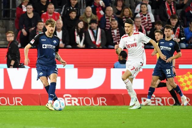 Calvin Brackelmann SC Paderborn 07 in action, on the ball, single action during the 2 Bundesliga match between 1 FC Köln and SC Paderborn 07 at RheinEnergieStadion on October 25, 2024 in Cologne, Germany Photo by Ralf Treese DeFodi Images Calvin Brackelmann SC Paderborn 07 controls the ball during the 2 Bundesliga match between 1 FC Köln and SC Paderborn 07 at RheinEnergieStadion on October 25, 2024 in Cologne, Germany Photo by Ralf Treese DeFodi Images DFB DFL REGULATIONS PROHIBIT ANY USE OF PHOTOGRAPHS AS IMAGE SEQUENCES AND OR QUASI VIDEO not used in POL SRB CRO FRA GBR NED ITA USA Defodi 521 KOEPAD20241025 052 Defodi-521 not used in POL SRB CRO FRA GBR NED ITA USA DFB DFL REGULATIONS PROHIBIT ANY USE OF PHOTOGRAPHS AS IMAGE SEQUENCES AND OR QUASI-VIDEO.