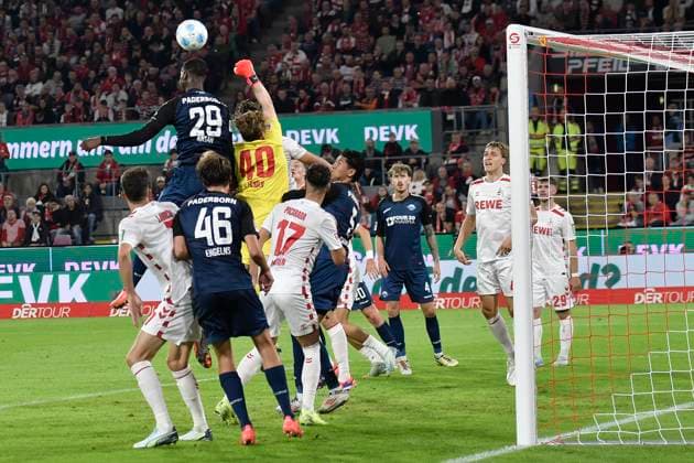 Penalty area scene Goalkeeper Jonas Urbig Koeln 40 thwarts goal chance from Ilyas Ansah Paderborn 29 25 10 2024 Soccer 1 FC Koeln vs SC Paderborn 07, Rheinenergiestadion, Koeln, DFB DFL REGULATIONS PROHIBIT ANY USE OF PHOTOGRAPHS AS IMAGE SEQUENCES AND OR QUASI VIDEO NRW Germany Copyright: xpepphotox xHorstxMauelshagenx pep00321, pep_20241025_hm_0740
