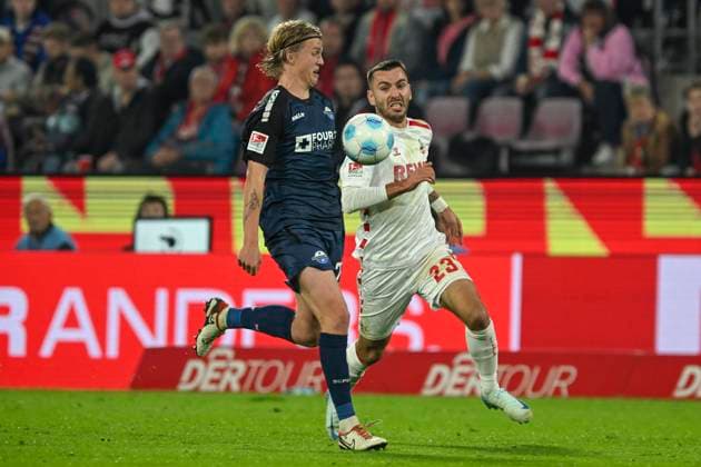 from left in duel Felix Götze Goetze Paderborn 20 Sargis Adamyan Koeln 23 25 10 2024 Soccer 1 FC Koeln vs SC Paderborn 07, Rheinenergiestadion, Koeln, DFB DFL REGULATIONS PROHIBIT ANY USE OF PHOTOGRAPHS AS IMAGE SEQUENCES AND OR QUASI VIDEO NRW Germany Copyright: xpepphotox xHorstxMauelshagenx pep00321, pep_20241025_hm_0825