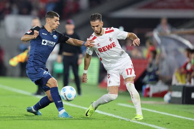 GER, 2 FBL 1 FC Koeln vs SC Paderborn 25 10 2024, Rheinenergie Stadion, Koeln, GER, 2 FBL 1 FC Koeln vs SC Paderborn, in the picture Leart Paqarada FC Koeln 17 ,in a duel against Raphael Obermair Paderborn 23 , nordphotoxGmbHx xMeuter nph00351