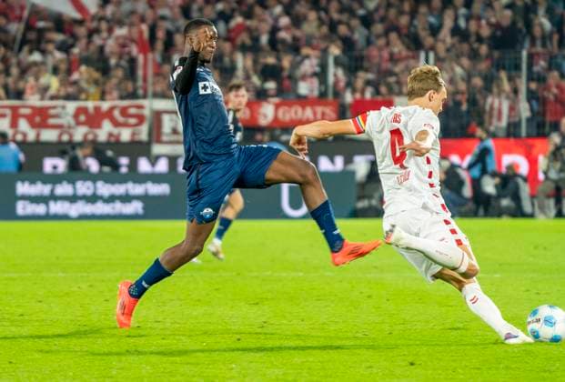 Ilyas Ansah SC Paderborn, 29 during the match against 1 FC Köln in a duel with Timo Hübers 1 FC Köln, 4 1 FC Köln SC Paderborn, 25 10 2024, Soccer, 2 Bundesliga, RheinEnergieStadion Köln Copyright: HMBxMedia xMarcoxBader