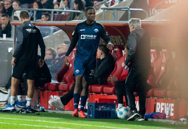 Ilyas Ansah SC Paderborn, 29 during the match against 1 FC Köln after his substitution 1 FC Köln SC Paderborn, 25 10 2024, Soccer, 2 Bundesliga, RheinEnergieStadion Köln Copyright: HMBxMedia xMarcoxBader
