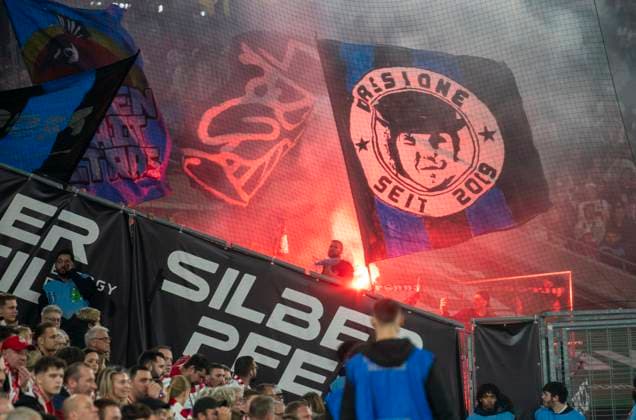 Pyrotechnics at the fans of SC Paderborn smoke, flare 1 FC Köln SC Paderborn, 25 10 2024, Football, 2 Bundesliga, RheinEnergieStadion Köln Copyright: HMBxMedia xMarcoxBader