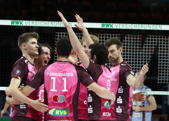 Joy of the team from KWh He Volleyballl, Bundesliga 2024 25 WWK Volleys Herrsching vs Energiequelle Netzhoppers Koenigs Wusterhausen, Munich, BMW Park, 25 10 24 Copyright: WolfgangxFehrmann