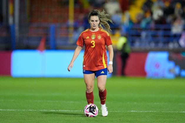 October 25, 2024, Badajoz, Almendralejo, SPAIN: Teresa Abelleira of Spain in action during the International Friendly, Länderspiel, Nationalmannschaft match played between Spain and Canada at Francisco de la Hera stadium on October 25, 2024, in Badajoz, Spain. Badajoz SPAIN - ZUMAa181 20241025_zaa_a181_274 Copyright: xJoaquinxCorcherox