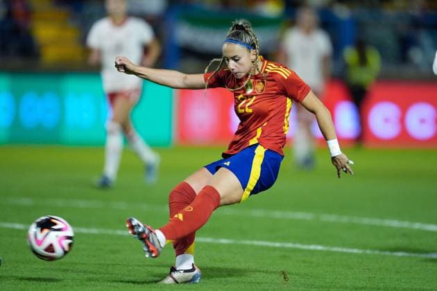 October 25, 2024, Badajoz, Almendralejo, SPAIN: Athenea del Castillo of Spain in action during the International Friendly, Länderspiel, Nationalmannschaft match played between Spain and Canada at Francisco de la Hera stadium on October 25, 2024, in Badajoz, Spain. Badajoz SPAIN - ZUMAa181 20241025_zaa_a181_279 Copyright: xJoaquinxCorcherox
