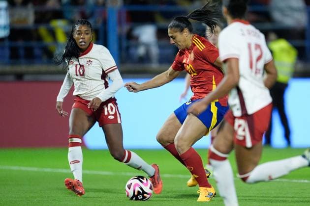 October 25, 2024, Badajoz, Almendralejo, SPAIN: Cristina Martin-Prieto of Spain in action during the International Friendly, Länderspiel, Nationalmannschaft match played between Spain and Canada at Francisco de la Hera stadium on October 25, 2024, in Badajoz, Spain. Badajoz SPAIN - ZUMAa181 20241025_zaa_a181_284 Copyright: xJoaquinxCorcherox