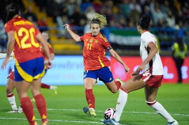 October 25, 2024, Badajoz, Almendralejo, SPAIN: Alexia Putellas of Spain in action during the International Friendly, Länderspiel, Nationalmannschaft match played between Spain and Canada at Francisco de la Hera stadium on October 25, 2024, in Badajoz, Spain. Badajoz SPAIN - ZUMAa181 20241025_zaa_a181_292 Copyright: xJoaquinxCorcherox