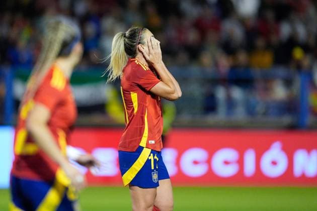 October 25, 2024, Badajoz, Almendralejo, SPAIN: Alexia Putellas of Spain laments during the International Friendly, Länderspiel, Nationalmannschaft match played between Spain and Canada at Francisco de la Hera stadium on October 25, 2024, in Badajoz, Spain. Badajoz SPAIN - ZUMAa181 20241025_zaa_a181_296 Copyright: xJoaquinxCorcherox