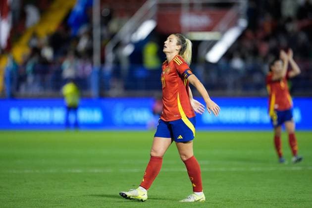 October 25, 2024, Badajoz, Almendralejo, SPAIN: Alexia Putellas of Spain laments during the International Friendly, Länderspiel, Nationalmannschaft match played between Spain and Canada at Francisco de la Hera stadium on October 25, 2024, in Badajoz, Spain. Badajoz SPAIN - ZUMAa181 20241025_zaa_a181_298 Copyright: xJoaquinxCorcherox