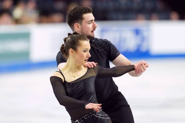 October 25, 2024, Halifax, Ns, Canada: Annika Hocke and Robert Kunkel of Germany compete in the pairs short program at the Skate Canada International Figure skating, Eiskunstlauf competition in Halifax, Friday, Oct. 25, 2024. Annika Hocke, Robert Kunkel  - ZUMAc35_ 20241025_zaf_c35_064 Copyright: xDarrenxCalabresex