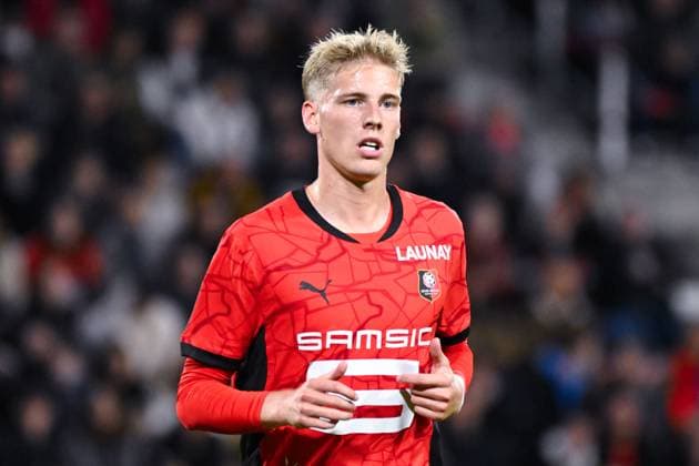 Albert Gronbaek ( 7 - Rennes ) during the Ligue 1 match between Stade Rennais FC and Havre AC at Roazhon Park on October 25, 2024 in Rennes, France. ( Photo by federico pestellini panoramic ) - FOOTBALL : Rennes vs Le Havre - Ligue 1 - 25 10 2024 FedericoPestellini Panoramic 