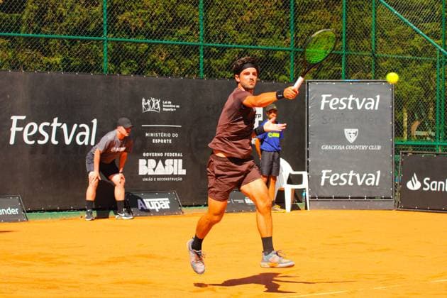 Portuguese duel in the quarterfinals of the ATP, Tennis Herren Challenger Curitiba Curitiba (pr), 10 25 2024- tennis atp challenger curitiba gastao elias jaime faria- portuguese duel for the quarterfinals of the atp challenger curitiba, tennis player jaime faria beat his compatriot gastao elias by 5 7 6 3 6 1 on the graciosa country club court this friday, october 25, 2024. (Foto: Edson De Souza Thenews2 imago images) SPO  Copyright: xEdsonxTeodoroxDexSouzax