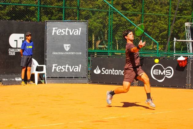 Portuguese duel in the quarterfinals of the ATP, Tennis Herren Challenger Curitiba Curitiba (pr), 10 25 2024- tennis atp challenger curitiba gastao elias jaime faria- portuguese duel for the quarterfinals of the atp challenger curitiba, tennis player jaime faria beat his compatriot gastao elias by 5 7 6 3 6 1 on the graciosa country club court this friday, october 25, 2024. (Foto: Edson De Souza Thenews2 imago images) SPO  Copyright: xEdsonxTeodoroxDexSouzax