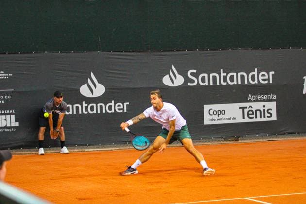 ATP, Tennis Herren challenger curitiba felipe meligeni advances to the semifinals Curitiba (pr), 10 25 2024- tennis atp challenger curitiba felipe meligeni roman andres burruchaga- in a very disputed match, brazilian felipe meligeni beat roman andres burruchaga (arg) by 6 0 4 6 6 1, on the graciosa country club court on the night of this friday, october 25, 2024. (Foto: Edson De Souza Thenews2 imago images) SPO  Copyright: xEdsonxTeodoroxDexSouzax
