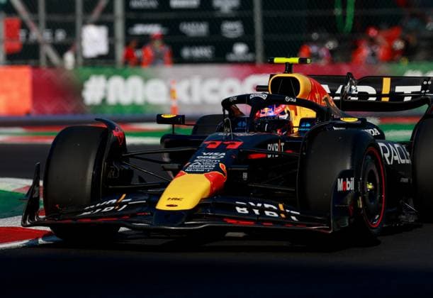 11 PEREZ Sergio (mex), Red Bull Racing RB20, action during the Formula 1 Gran Premio de la Ciudad de Mexico 2024, 20th round of the 2024 Formula One World Championship, WM, Weltmeisterschaft from October 25 to 27, 2024 on the Autodromo Hermanos Rodriguez, in Mexico City, Mexico - F1 - MEXICO CITY GRAND PRIX 2024 DPPI Panoramic  241026_R19_USA_DP_F12024GP20MEX_JK598672