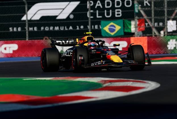 11 PEREZ Sergio (mex), Red Bull Racing RB20, action during the Formula 1 Gran Premio de la Ciudad de Mexico 2024, 20th round of the 2024 Formula One World Championship, WM, Weltmeisterschaft from October 25 to 27, 2024 on the Autodromo Hermanos Rodriguez, in Mexico City, Mexico - F1 - MEXICO CITY GRAND PRIX 2024 DPPI Panoramic  241026_R19_USA_DP_F12024GP20MEX_JK598748