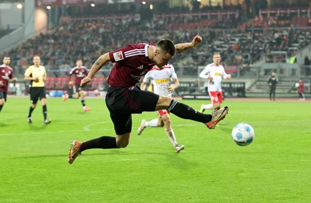 25 10 2024 Soccer Season 2024 2025 2 Soccer Bundesliga 10 Matchday 1 FC Nürnberg FCN Club SSV Jahn Regensburg Sportfoto Zink DaMa xdaxmax DFL regulations prohibit any use of photographs as image sequences and or quasi video only for editorial use Oliver Villadsen 2, 1 FC Nürnberg FCN