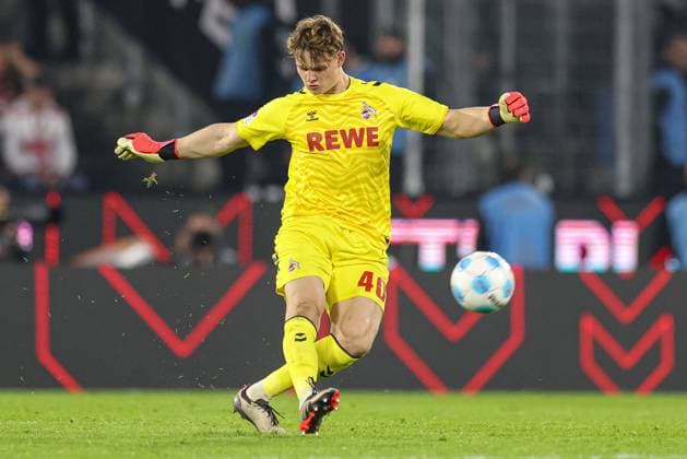 Cologne, Germany, 25 10 24 Goalkeeper Jonas Urbig 1 FC Koeln in action, on the ball, single action during the 2 Bundesliga match between 1 FC Köln SC Paderborn at RheinEnergieSTADION on October 25, 2024 in Cologne, Germany Köln ReihnEnergieSTADION Germany Copyright: xStefanxBrauerx xBrauer-Fotoagentx