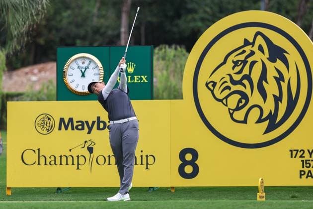 KUALA LUMPUR, - OCTOBER 26: Ruoning Yin of People s Republic of China play a shot during the third round of the 2024 LPGA, Golf Damen Maybank Championship held at Kuala Lumpur Golf and Country Club in Kuala Lumpur, Malaysia on October 26, 2024.(Photo by Hazrin Yeob Men Shah Icon Sportswire) GOLF: OCT 26 LPGA Maybank Championship EDITORIAL USE ONLY Icon3782410262879