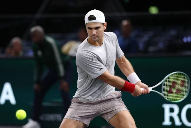 ROLEX PARIS MASTERS TENNIS 2024 Thierry Larret Maxppp. Tennis. Rolex Paris Masters. Accorhotels Arena, Paris (75), le 26 Octobre 2024. Qualifications : Marcos GIRON (USA) vs Hugo GASTON (FRA) Paris (75) ACCORHOTELS ARENA ILE DE FRANCE FRANCE  Copyright: xMAXPPPxThierryxLarretx TL_20241026_8011 0775460075st