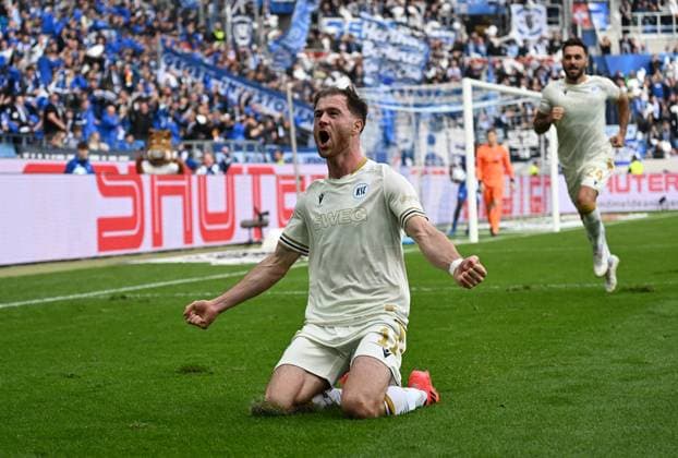26 10 2024, xjhx, Fussball 2 Bundesliga, Karlsruher SC Hertha BSC Berlin emspor, v l Budu Zivivadze Karlsruher SC KSC celebrate the goal, Der Torjubel zum 1 1 DFL DFB REGULATIONS PROHIBIT ANY USE OF PHOTOGRAPHS as IMAGE SEQUENCES and or QUASI VIDEO Karlsruhe