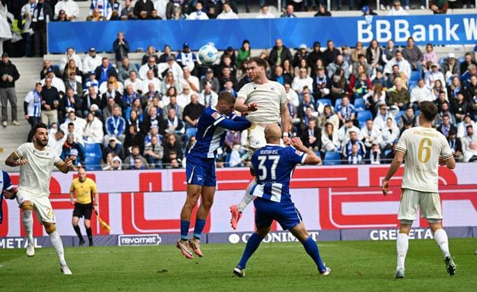 26 10 2024, xjhx, Fussball 2 Bundesliga, Karlsruher SC Hertha BSC Berlin emspor, v l Budu Zivivadze Karlsruher SC KSC Goal scored, erziehlt das Tor zum 1 1 DFL DFB REGULATIONS PROHIBIT ANY USE OF PHOTOGRAPHS as IMAGE SEQUENCES and or QUASI VIDEO Karlsruhe
