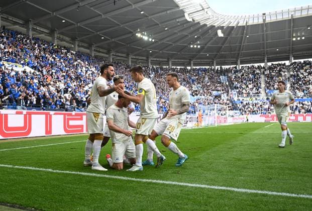 26 10 2024, xjhx, Fussball 2 Bundesliga, Karlsruher SC Hertha BSC Berlin emspor, v l Budu Zivivadze Karlsruher SC KSC celebrate the goal, Der Torjubel zum 1 1 DFL DFB REGULATIONS PROHIBIT ANY USE OF PHOTOGRAPHS as IMAGE SEQUENCES and or QUASI VIDEO Karlsruhe