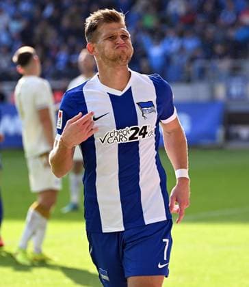 26 10 2024, xjhx, Fussball 2 Bundesliga, Karlsruher SC Hertha BSC Berlin emspor, v l Florian Niederlechner Hertha BSC Berlin Goal scored, erziehlt das Tor zum 1 3 DFL DFB REGULATIONS PROHIBIT ANY USE OF PHOTOGRAPHS as IMAGE SEQUENCES and or QUASI VIDEO Karlsruhe