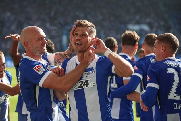 The 1 3 by Florian Niederlechner Hertha BSC, 07 Toni Leistner Hertha BSC, 37 , Karlsruher SC vs Hertha BSC, Football, 2 Bundesliga, Matchday 10, 2024 2025, 26 10 2024, DFL REGULATES PROHIBIT ANY USE OF PHOTOGRAPHS AS IMAGE SEQUENCES AND OR QUASI VIDEO, Karlsruher SC vs Hertha BSC, Football, 2 Bundesliga, Matchday 10, 2024 2025, 26 10 2024 Karlsruhe Copyright: xEibner-Pressefoto JanxPrihodax EP_JPA