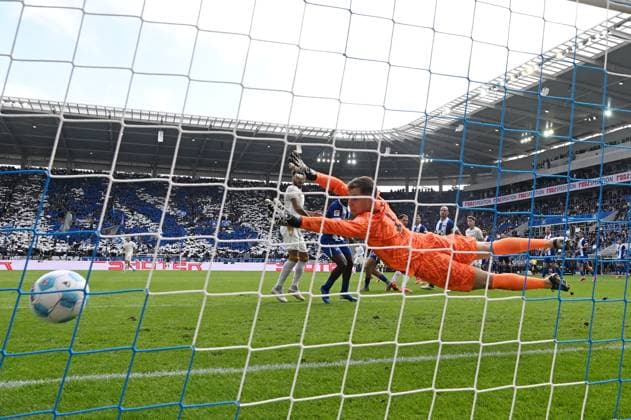 26 10 2024, xjhx, Fussball 2 Bundesliga, Karlsruher SC Hertha BSC Berlin emspor, v l Tjark Ernst Hertha BSC Berlin , Budu Zivivadze Karlsruher SC KSC Goal scored, erziehlt das Tor zum 1 1 DFL DFB REGULATIONS PROHIBIT ANY USE OF PHOTOGRAPHS as IMAGE SEQUENCES and or QUASI VIDEO Karlsruhe