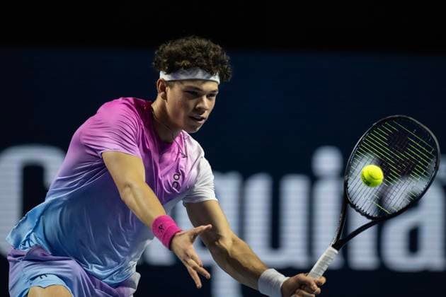 26th October 2024; St. Jakobshalle, Basel, Switzerland; ATP, Tennis Herren 500 Swiss Indoors Basel Tennis, Day 6; Ben Shelton (USA) in action against Arthur Fils (FRA) in the semi finals  ActionPlus12708229 DavidxEmm