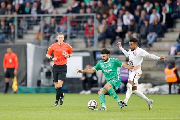 Angers SCO v AS Saint-Etienne - Ligue 1 MCDonald s 2024 2025 18 Jim ALLEVINAH (sco) - 14 Louis MOUTON (asse) during the Ligue 1 MCDonald s match between Angers and Saint Etienne at Stade Jean Bouin on October 26, 2024 in Angers, France. Angers France  Copyright: xFEPx 776228906