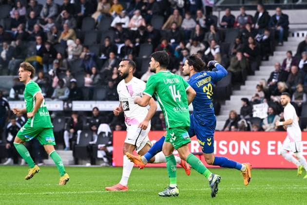 Gautier LARSONNEUR ( 30 - Saint Etienne ) during the Ligue 1 match between Angers SCO and AS Saint Etienne at Stade Raymond Kopa on October 26, 2024 in Angers, France. ( Photo by federico pestellini panoramic ) - FOOTBALL : Angers vs Saint Etienne - Ligue 1 - 26 10 2024 FedericoPestellini Panoramic 