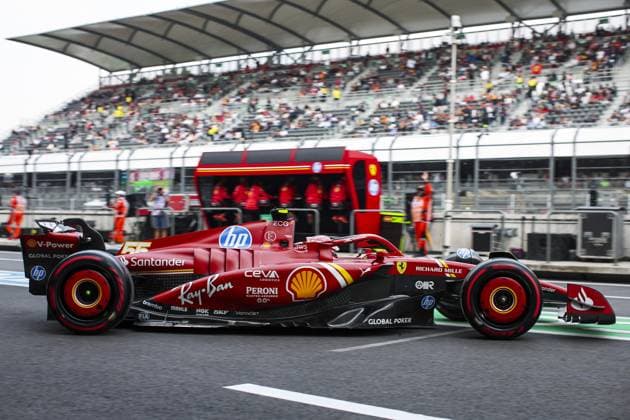 55 SAINZ Carlos (spa), Scuderia Ferrari SF-24, action during the Formula 1 Gran Premio de la Ciudad de Mexico 2024, 20th round of the 2024 Formula One World Championship, WM, Weltmeisterschaft from October 25 to 27, 2024 on the Autodromo Hermanos Rodriguez, in Mexico City, Mexico - F1 - MEXICO CITY GRAND PRIX 2024 DPPI Panoramic  241026_R20_MESSICO_EA011905