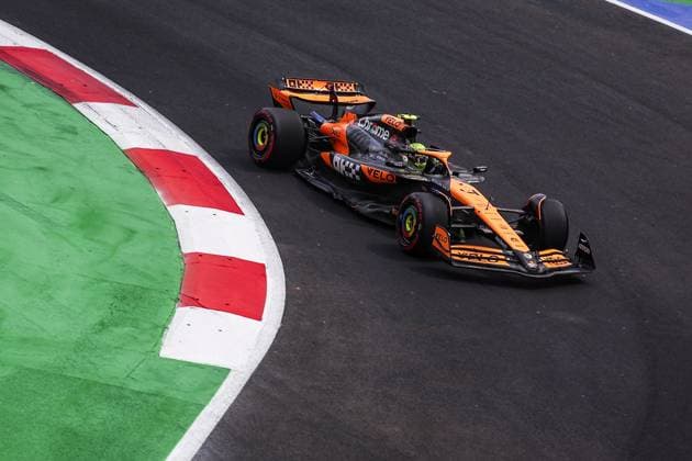 04 NORRIS Lando (gbr), McLaren F1 Team MCL38, action during the Formula 1 Gran Premio de la Ciudad de Mexico 2024, 20th round of the 2024 Formula One World Championship, WM, Weltmeisterschaft from October 25 to 27, 2024 on the Autodromo Hermanos Rodriguez, in Mexico City, Mexico - F1 - MEXICO CITY GRAND PRIX 2024 DPPI Panoramic  241026_R20_MESSICO_EA012094