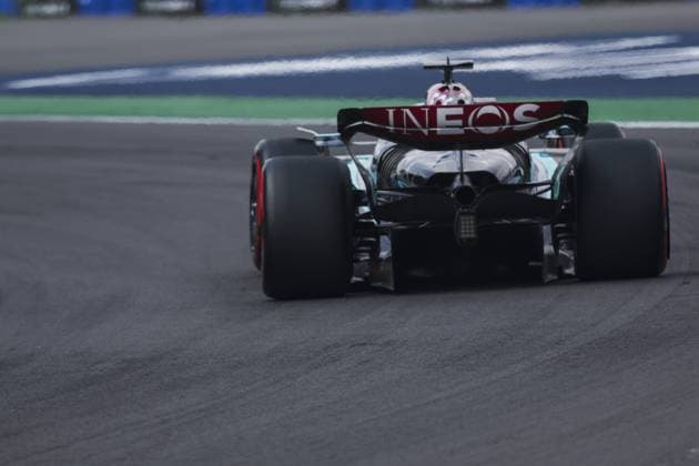 44 HAMILTON Lewis (gbr), Mercedes AMG F1 Team W15, action during the Formula 1 Gran Premio de la Ciudad de Mexico 2024, 20th round of the 2024 Formula One World Championship, WM, Weltmeisterschaft from October 25 to 27, 2024 on the Autodromo Hermanos Rodriguez, in Mexico City, Mexico - F1 - MEXICO CITY GRAND PRIX 2024 DPPI Panoramic  241026_R20_MESSICO_FG001156