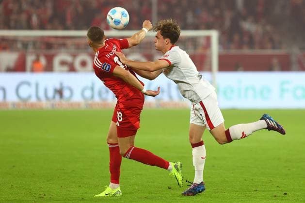 Jona Niemiec 18 Fortuna Duesseldorf in duel, action, with Boris Tomiak 2 1 FC Kaiserslautern Fortuna Duesseldorf vs 1 FC Kaiserslautern, Football, 2 Bundesliga, Matchday 10, Season 2024 2025, 26 10 2024 DFL REGULATIONS PROHIBIT ANY USE OF PHOTOGRAPHS AS IMAGE SEQUENCES AND OR QUASI VIDEO Foto kolbert press Ant Palmer Merkur Spiel Arena NRW Germany Copyright: xkolbert-press AntxPalmerx